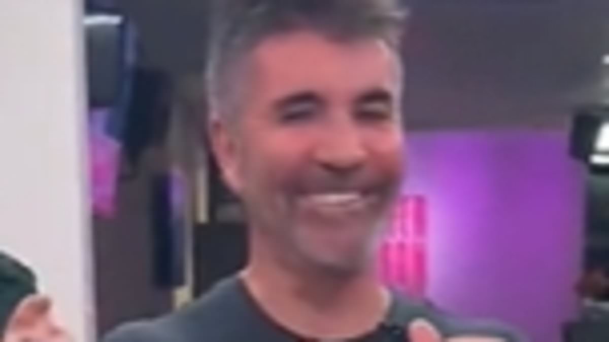 Simon Cowell's 'awkward' clapping sparks online chatter during Jennifer Hudson Show appearance