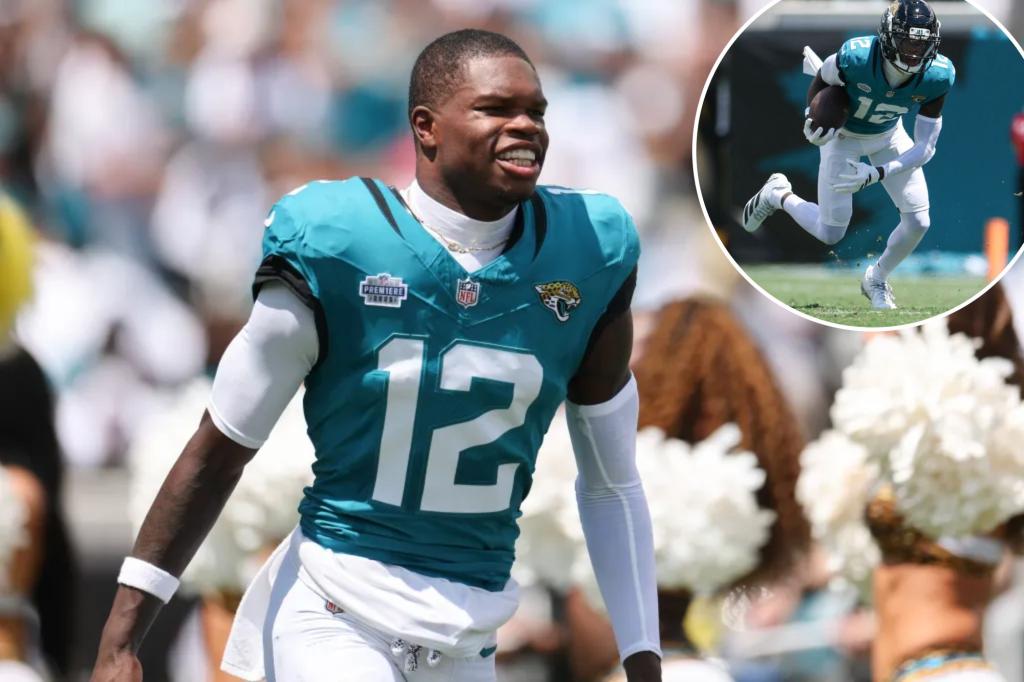 Travis Hunter debuts new haircut as Jaguars open season