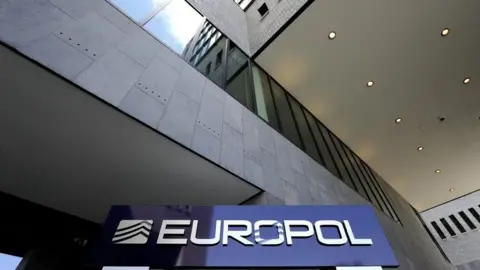 Two Dutch teenagers arrested in spying case linked to Russia