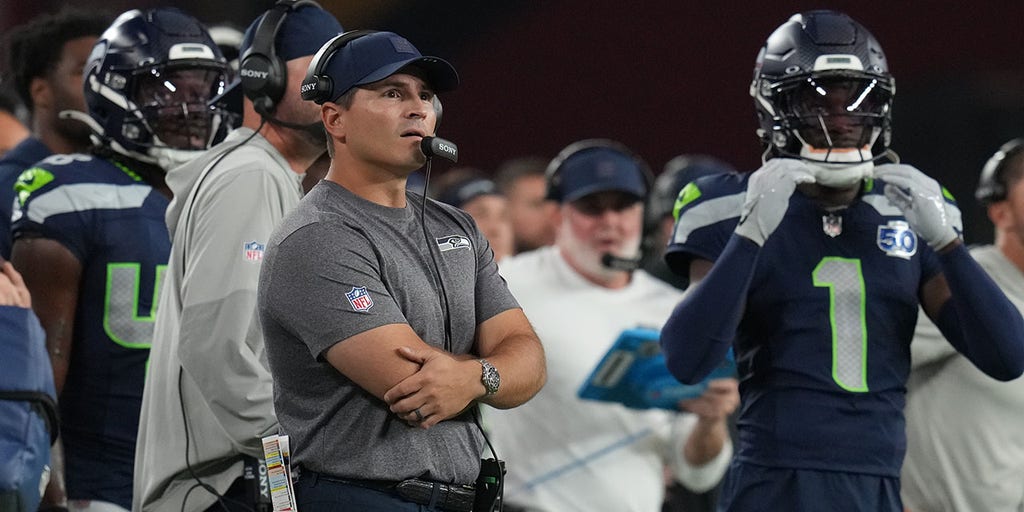 Seahawks miscue on interception turns into fumble as Cardinals capitalize for early lead