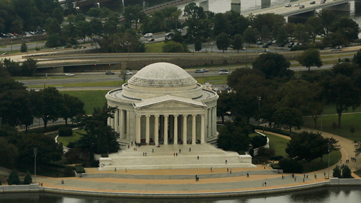 Sen. Banks introduces Beautifying Federal Civic Architecture Act to codify Trump order