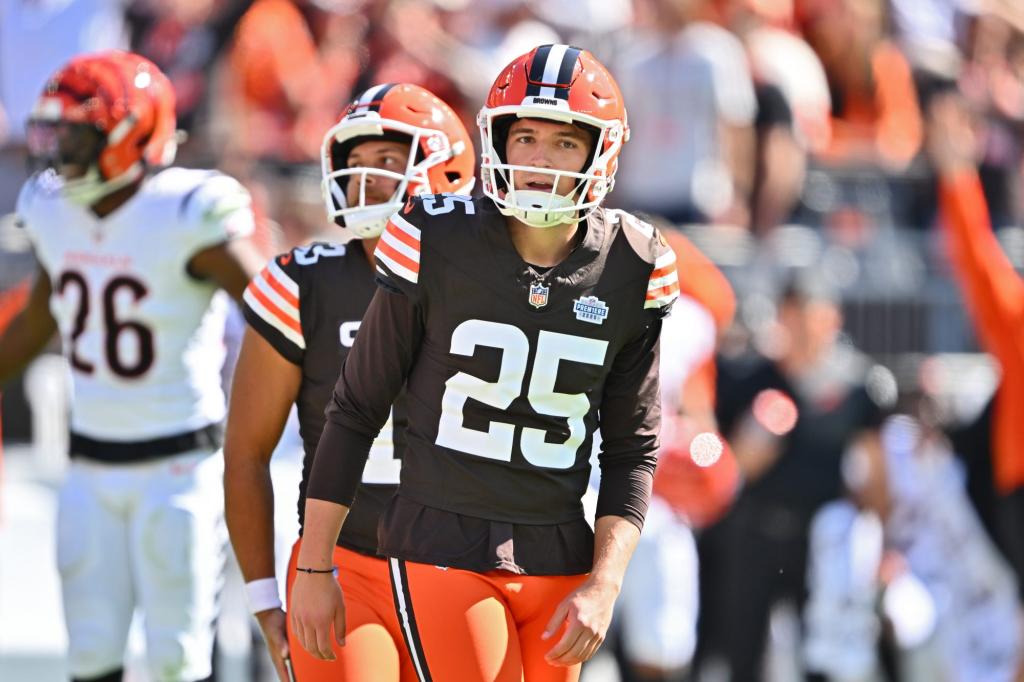 Browns rookie kicker misses extra point and late field goal in 17-16 loss to Bengals