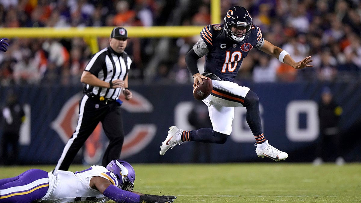 Williams running past Vikings lineman