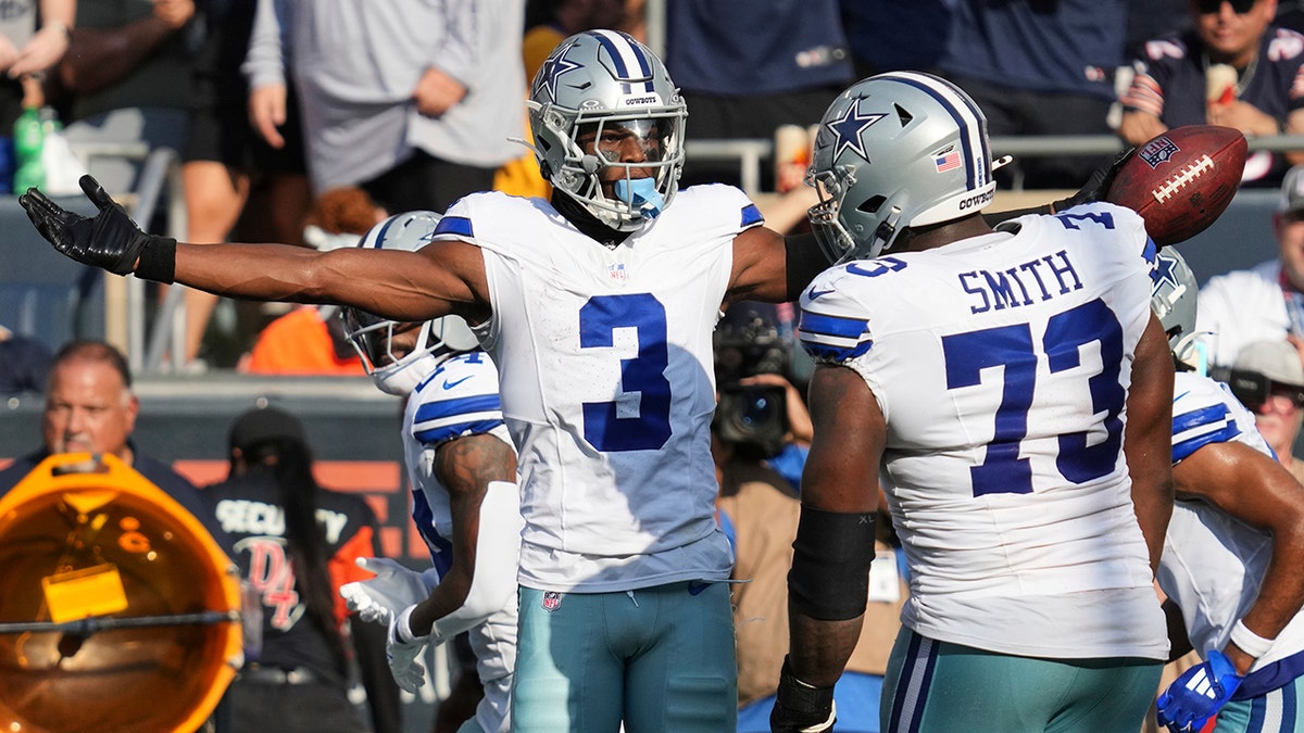 Bears advance past Cowboys 31-14 as Caleb Williams shines