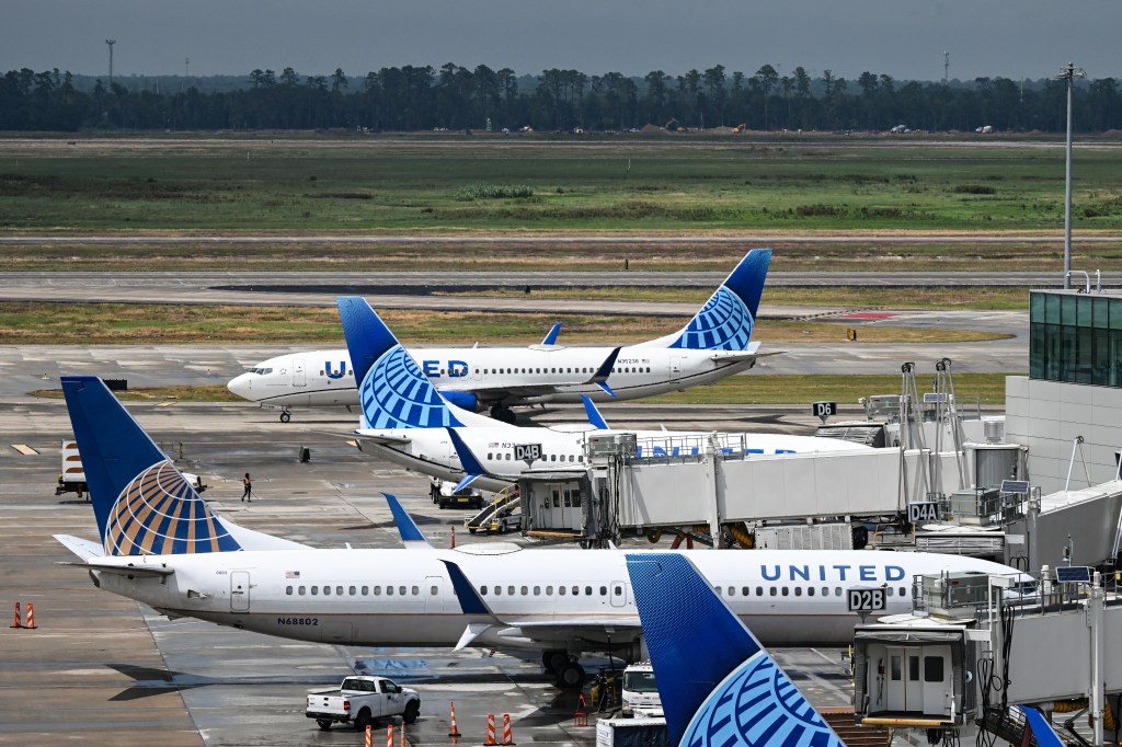 United Airlines briefly grounds all flights in US, Canada for second time in two months