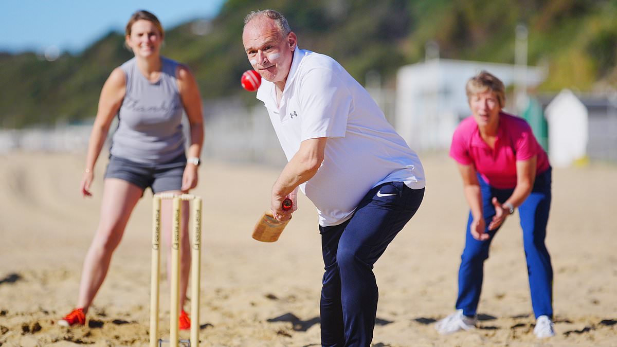 Liberal Democrats push to woo moderate Tories as party positions itself against Reform