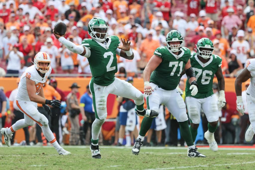 Jets weigh tempo shift after sluggish first half in 29-27 loss to Buccaneers