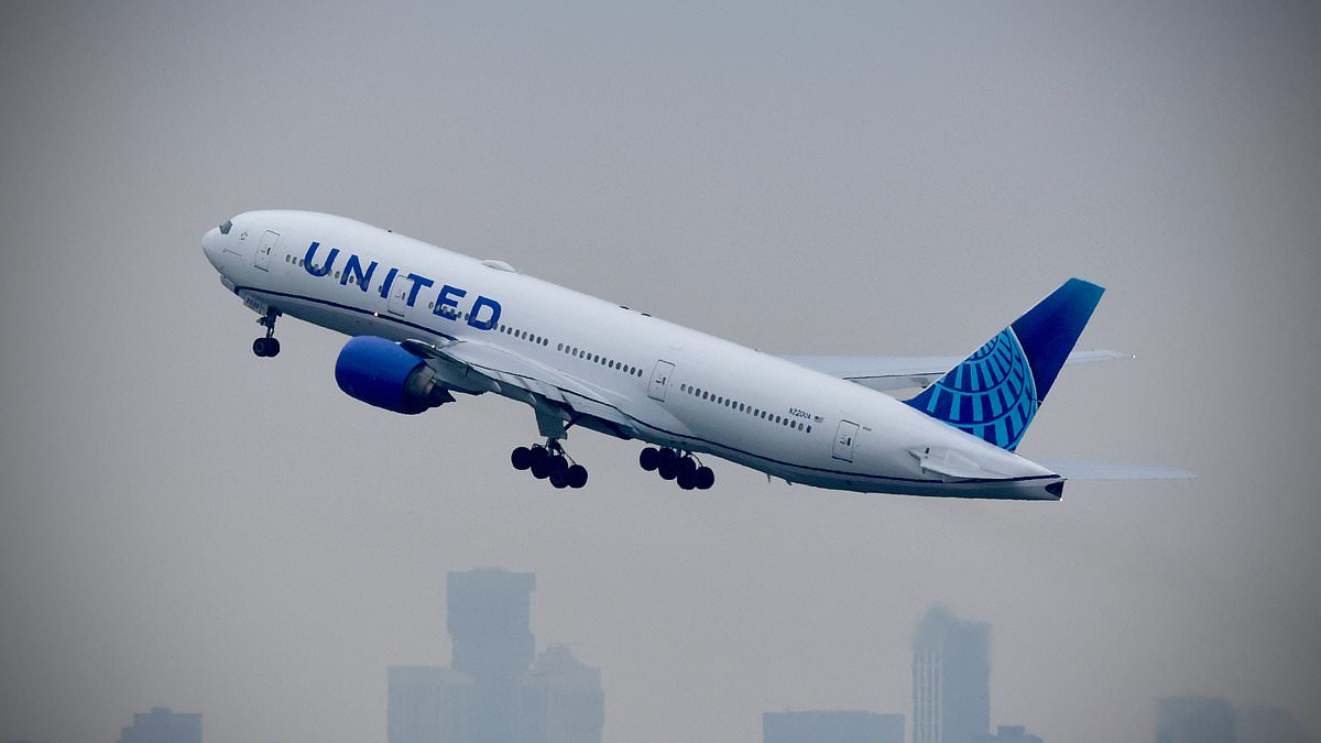 United Airlines grounds all flights out of U.S. and Canada for second time in a month amid safety concerns