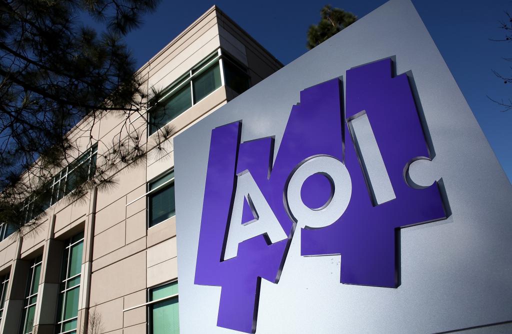 Apollo Weighs Sale of AOL After Unsolicited Bids Could Value Unit at About $1.5 Billion