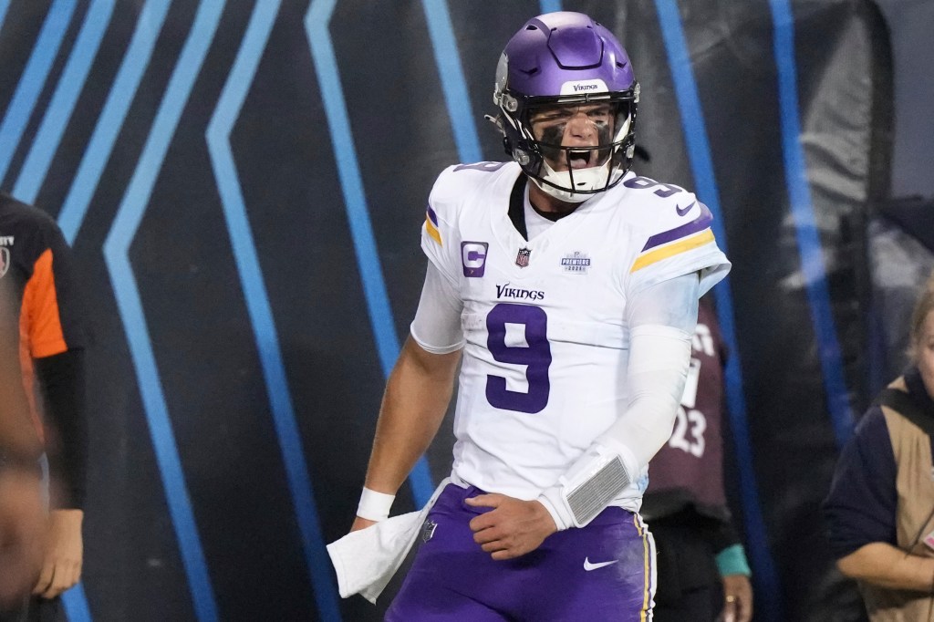 J.J. McCarthy rallies Vikings to 27-24 season-opening win over Bears in NFL debut