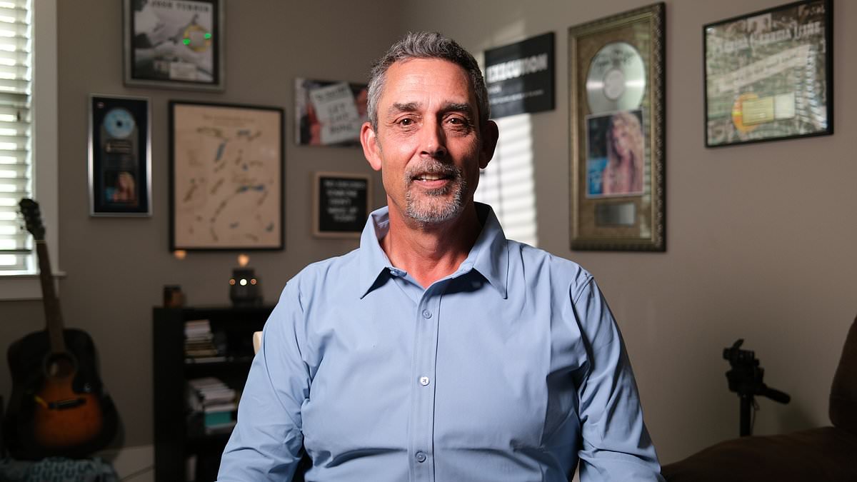 Taylor Swift's former manager says 'no one stole her music' and condemns pile-on against Scooter Braun