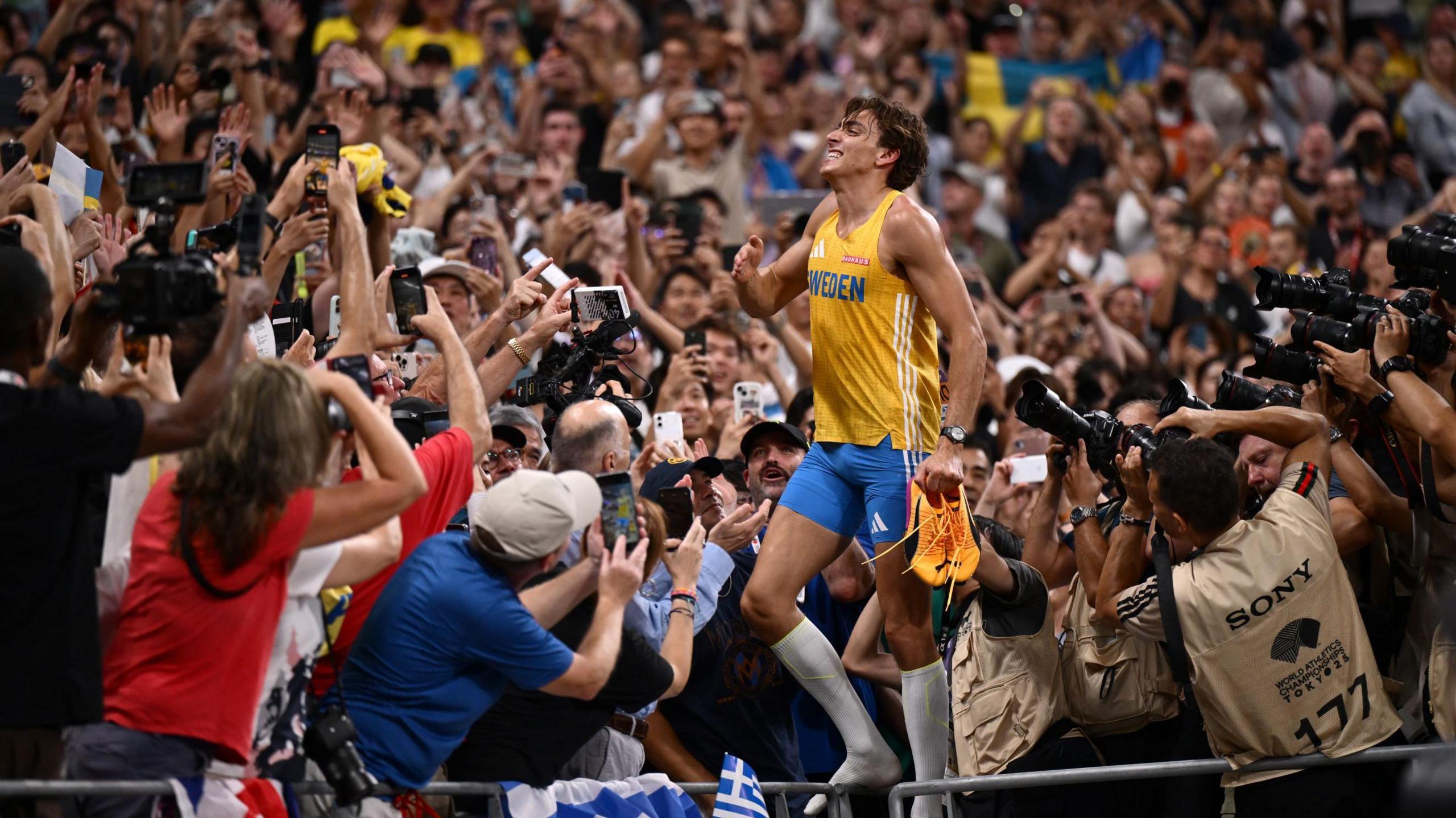 Climate change could reshape global athletics calendar, Coe says