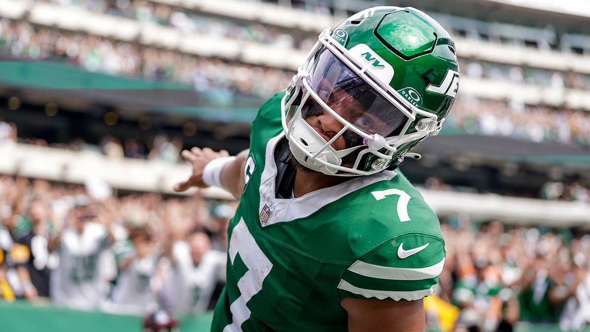 New York Jets quarterback Justin Fields reacts after scoring a touchdown