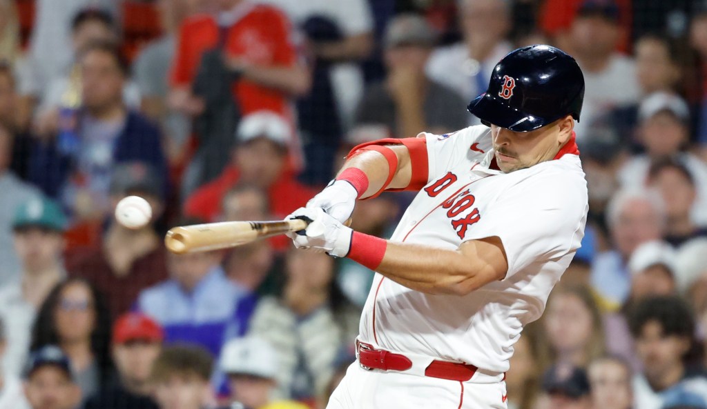 Aaron Judge hits a solo homer during the Yankees-Red Sox game