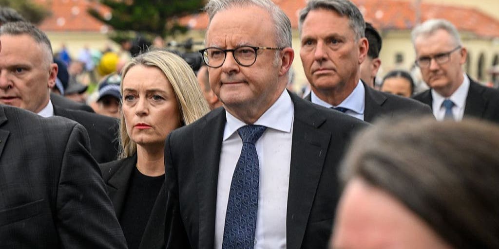 Australian PM Albanese booed at Bondi Beach vigil for Hanukkah attack victims