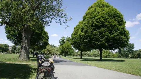 Man dead, woman hospitalized after park shooting in north London