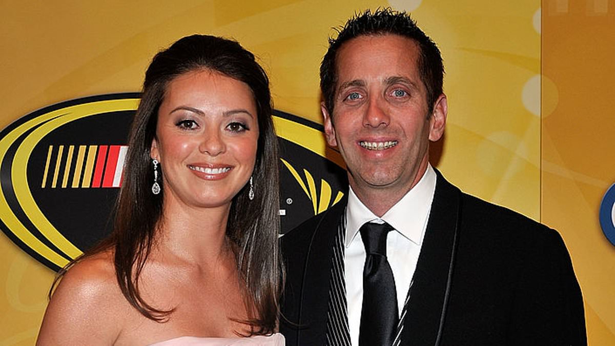 Plane crash scene federal investigators