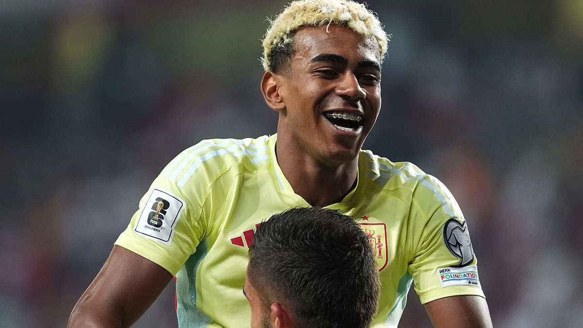 Spanish officials say they may boycott World Cup if Israel qualify after Vuelta protests halt stage