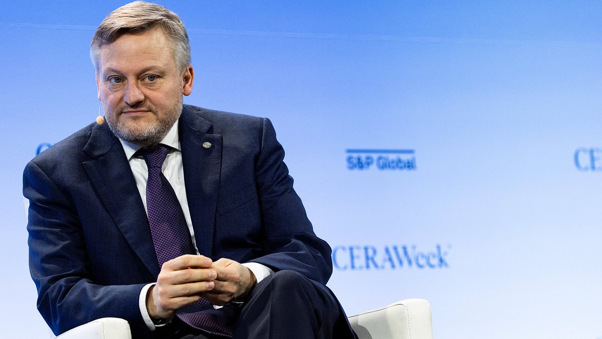 BP chief Murray Auchincloss steps down under pressure from Elliott Management