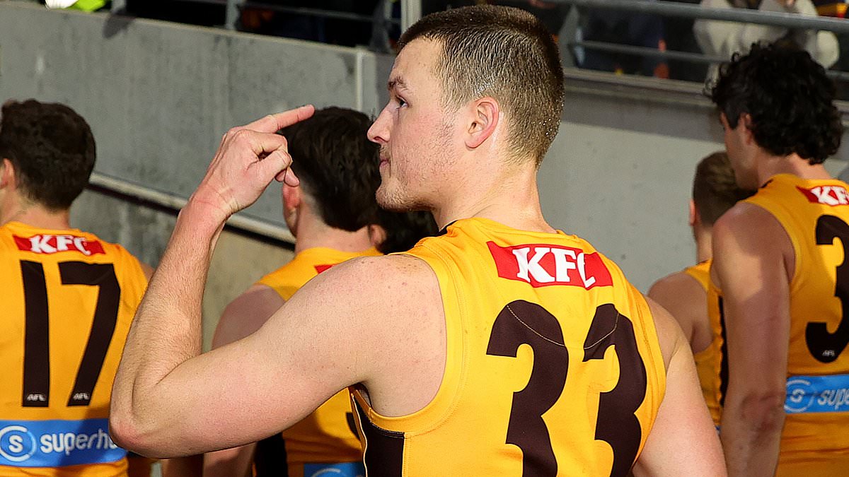 Jack Ginnivan wears rival socks in Adelaide, courting hostile reception ahead of AFL final