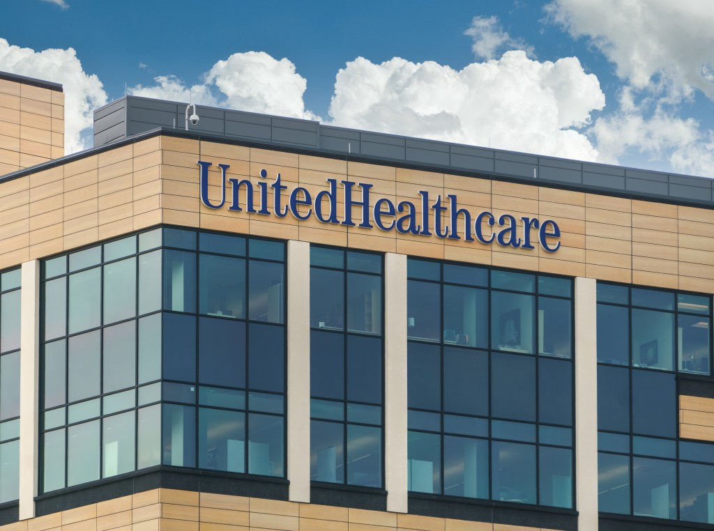 UnitedHealth Seeks Meeting with Trump Amid Federal Probes and Share Slump