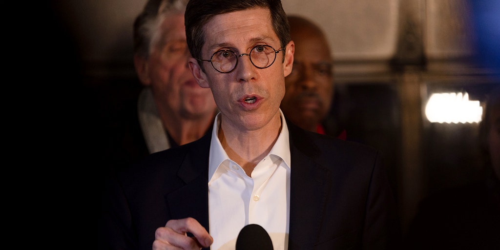 Providence mayor, police chief honored at college basketball game after Brown shooter investigation