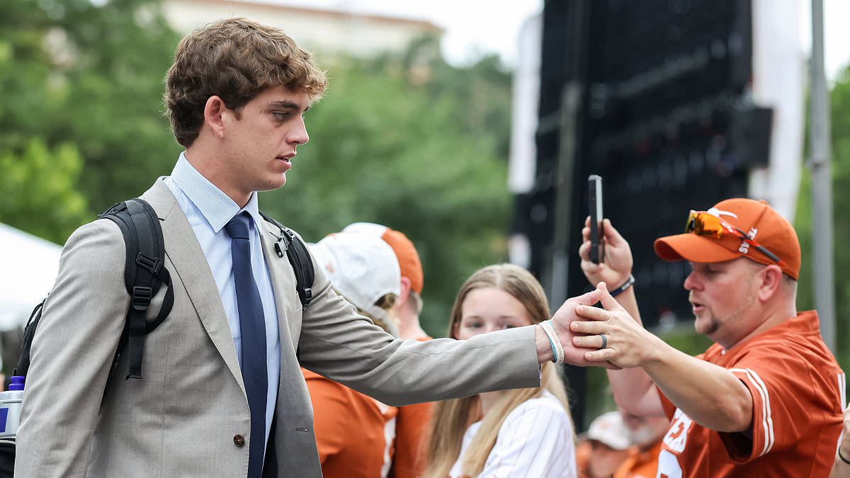 Arch Manning throws four TDs in Texas' 38-7 win, but fans remain unconvinced