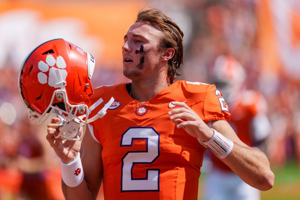 NCaa college football game look