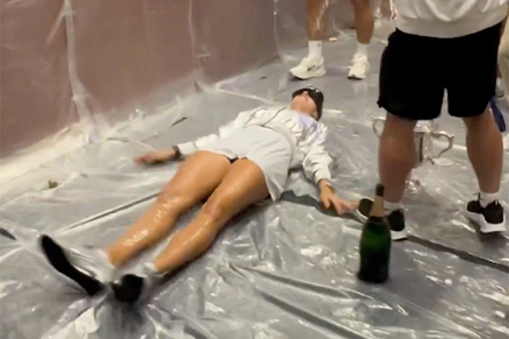 Sabalenka holds her U.S. Open trophy after the final