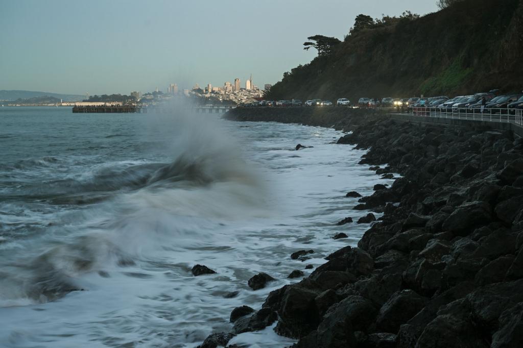 Authors of new paper report slower global sea-level rise after analyzing long-term coastal records