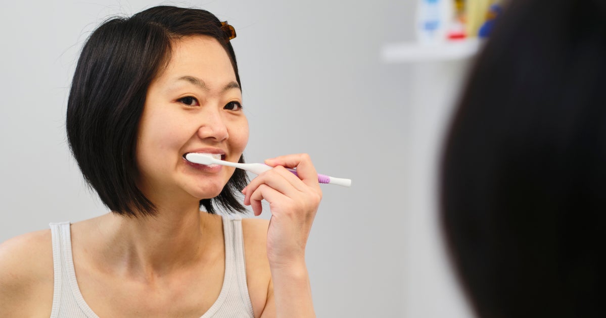 Ugly, Yet Highly Effective: Review Highlight Mouthwatchers Flossing Brush