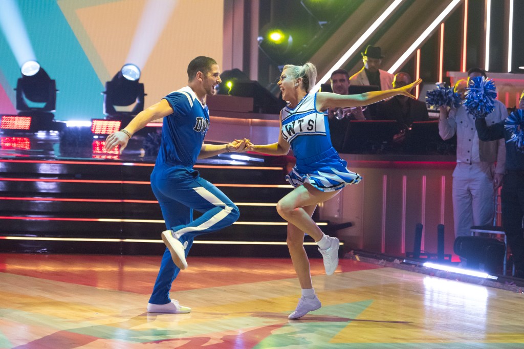 Elaine Hendrix and Alan Bersten on DWTS