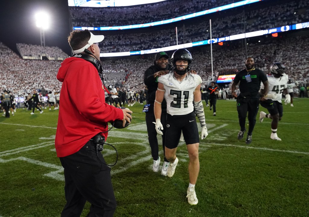 Oregon Walks Off Penn State in Double OT, 30-24