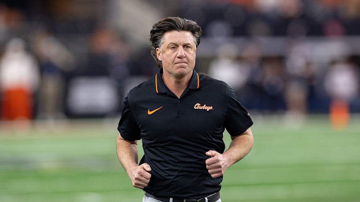Oklahoma State fires Mike Gundy after 21 seasons amid fan outrage