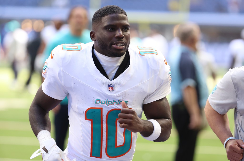 Dolphins have no plans to trade Tyreek Hill; league shows little interest, report says