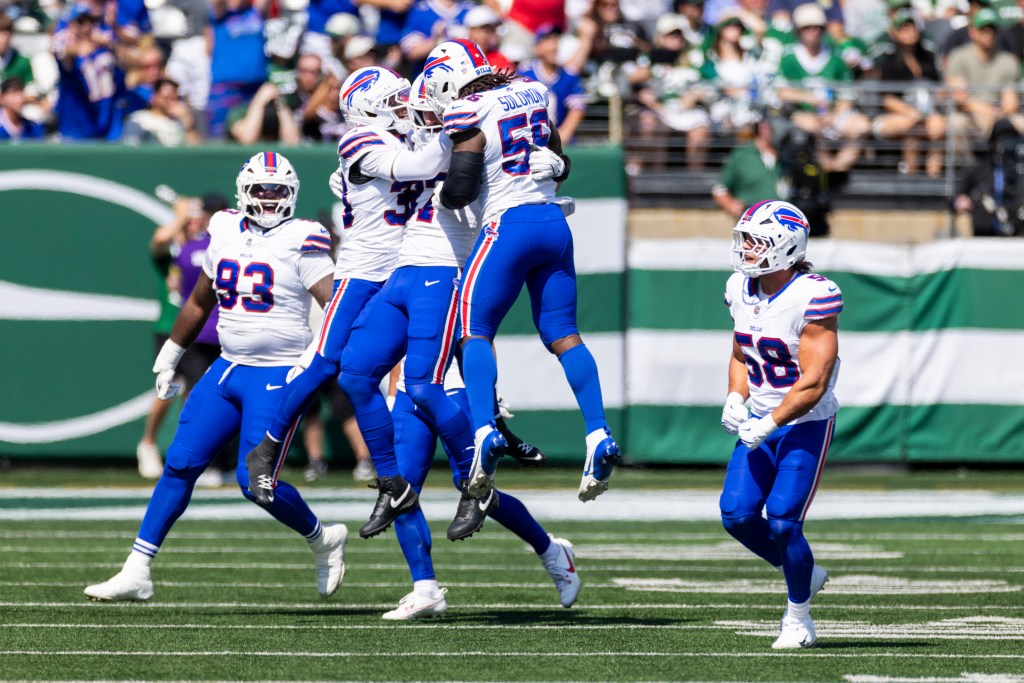 Bills rout Jets 30-10 as Justin Fields exits with concussion concern