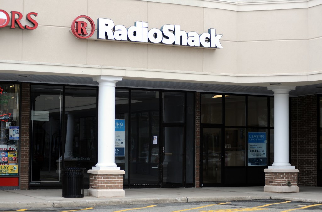 SEC accuses REV founders of $112 million Ponzi scheme tied to RadioShack, Pier 1 Imports