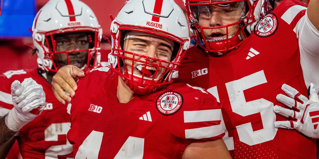 Nebraska TE Luke Lindenmeyer proposes to girlfriend after scoring first career touchdown in 68-0 win