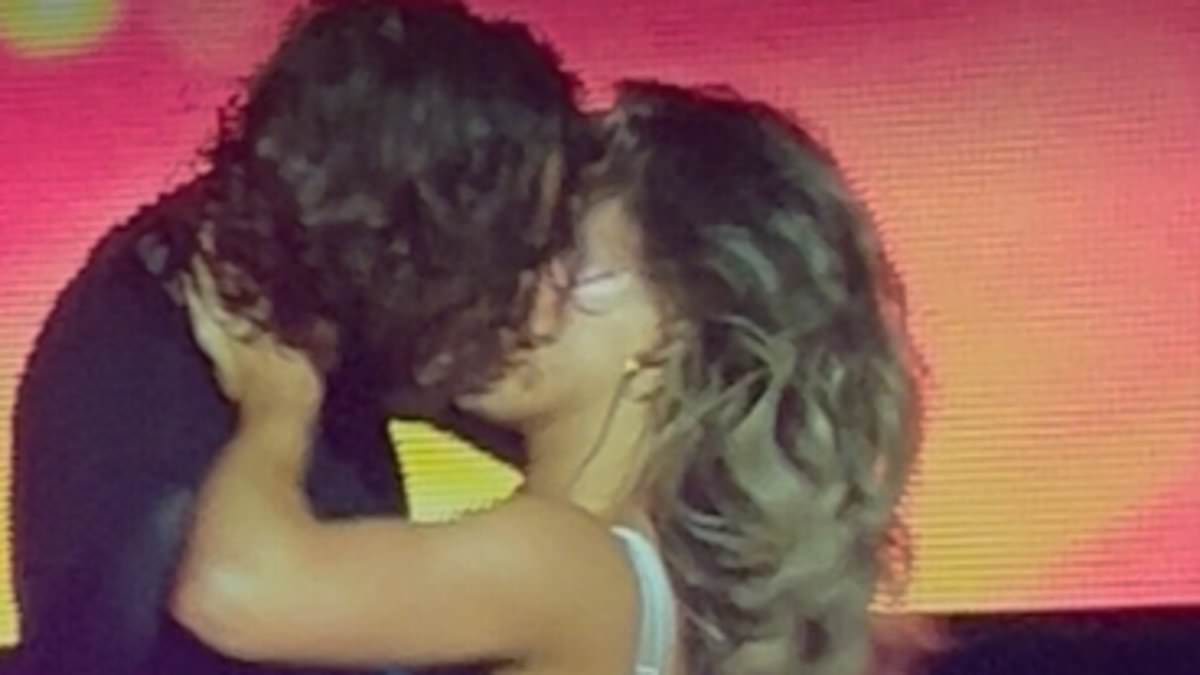 Jowita Przystal and Pete Wicks share three kisses at O2 Arena, fueling romance speculation