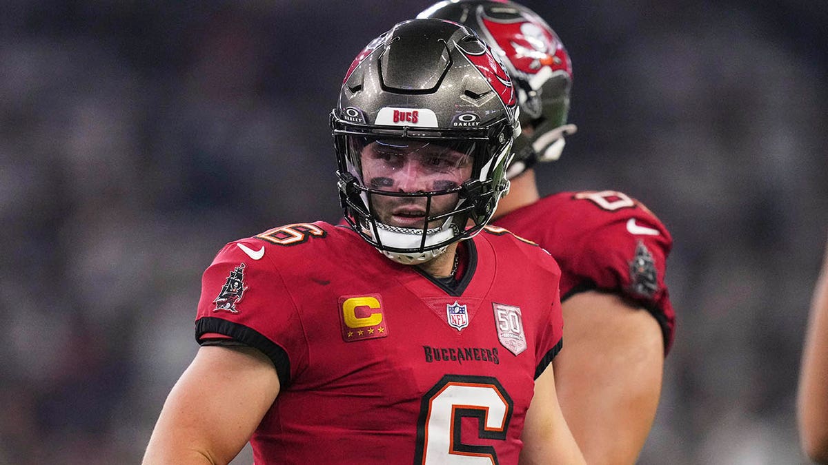 Mayfield runs with the ball