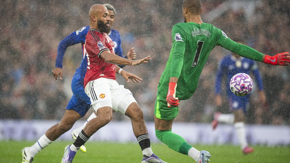 Sanchez breaks silence after Chelsea keeper's red-card blunder in Man United defeat