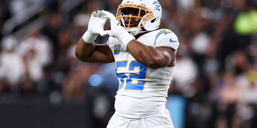 Chargers' Khalil Mack exits Monday night game with apparent arm injury