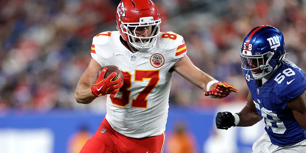 Chiefs’ Kelce, Reid clash on sideline during game vs Giants