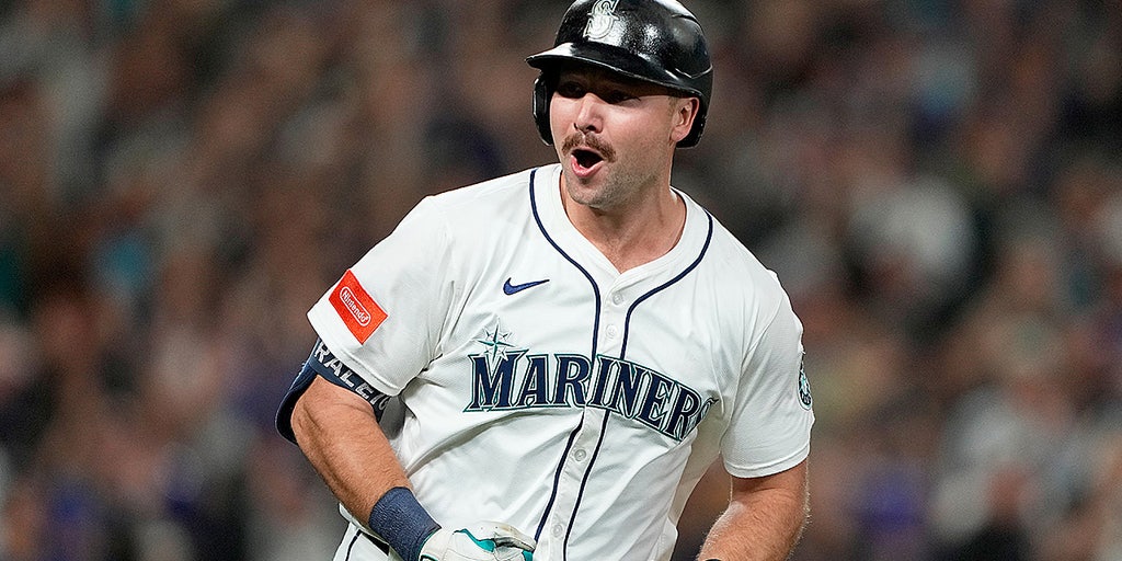 Cal Raleigh's 60th homer seals Mariners' AL West title, first since 2001