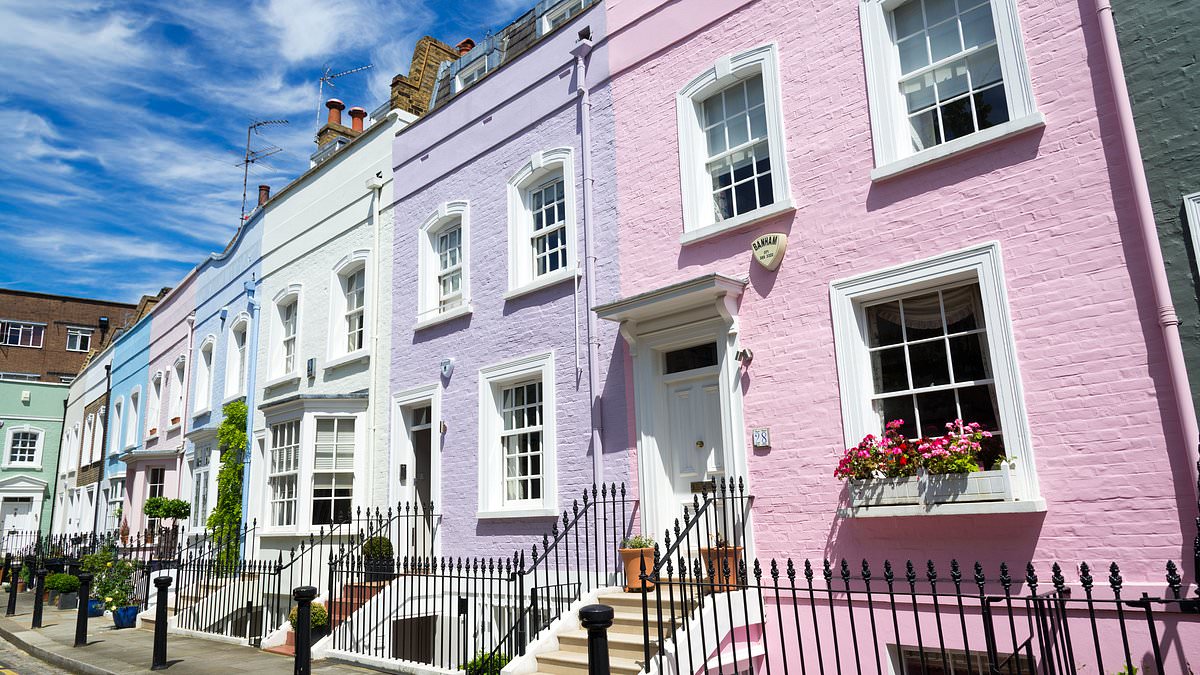 Analysis: UK homes taking far longer to sell as buyer confidence falls