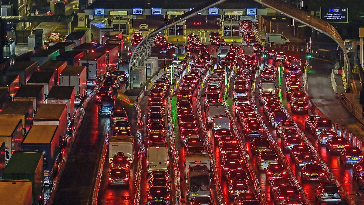 Europe braces for holiday travel chaos as border checks collide with IT glitches