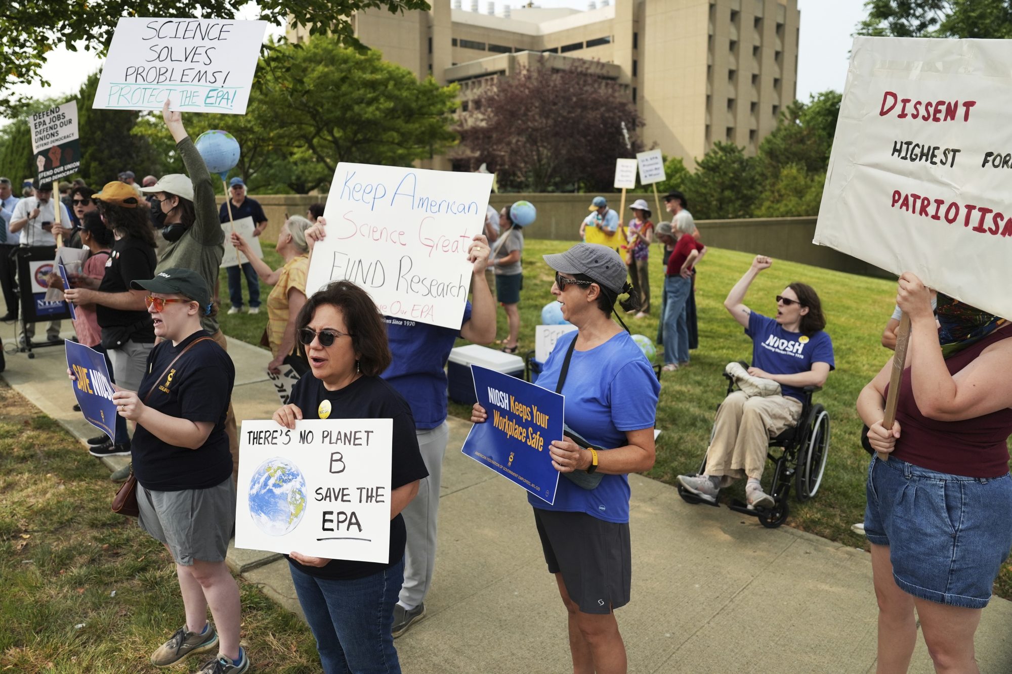 Opinion piece argues climate ‘doomsday’ predictions have repeatedly failed; scientists urge caution