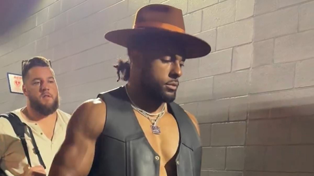 Giants' Kayvon Thibodeaux Draws Social-Media Mockery for Shirtless Cowboy Arrival at AT&T Stadium