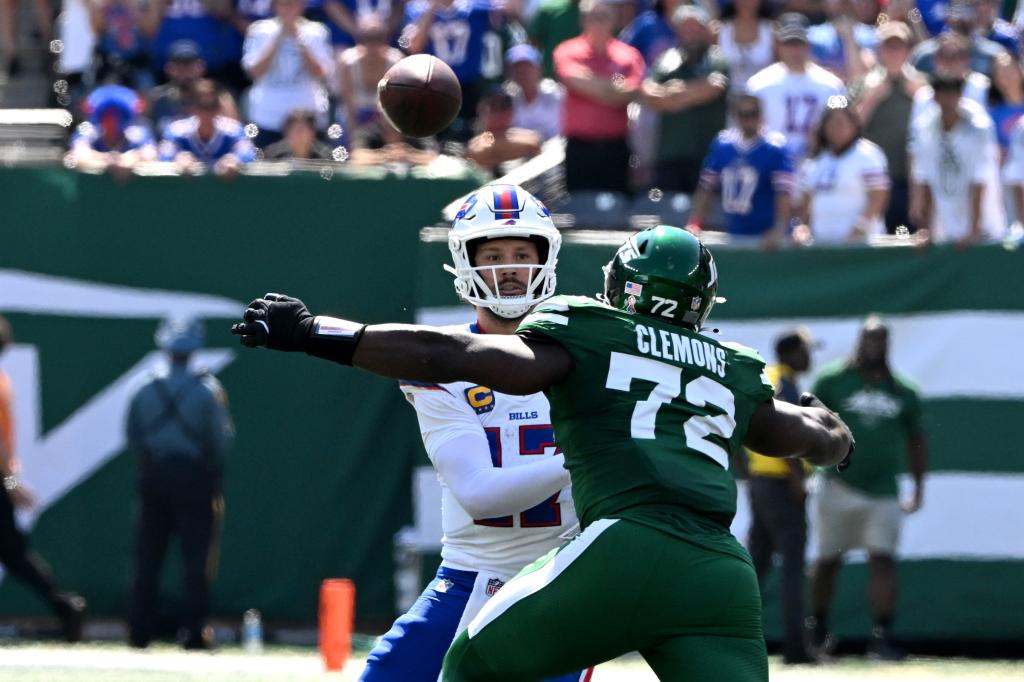 Micheal Clemons penalty derails Jets in 30-10 loss to Bills