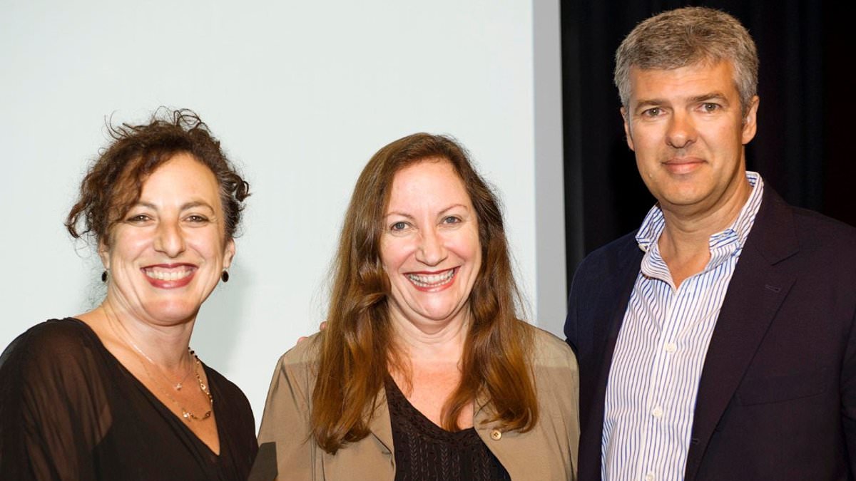 Australian documentary producer Susan MacKinnon dies, known for work with Paul Kelly on Stories of Me